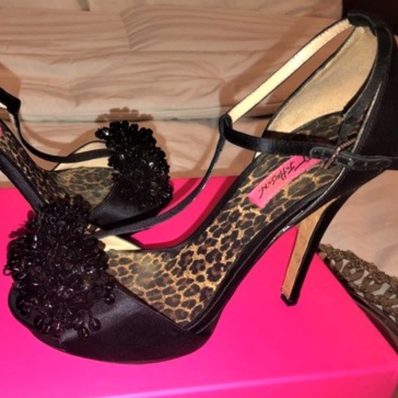 Betsey Johnson Black Satin Pumps with Sequins - Picture 7 of 8